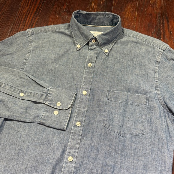 Peter Millar Shirt Mens Small Blue Button Down Chambray **NETJETS LOGO** - EUC
